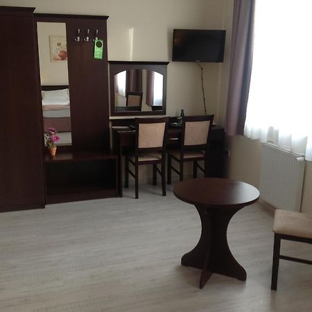 Hotel Feniks Gniezno Exterior photo