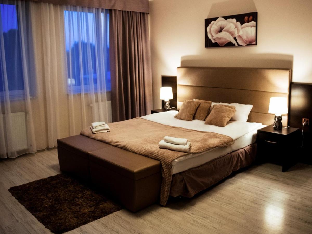 Hotel Feniks Gniezno Exterior photo