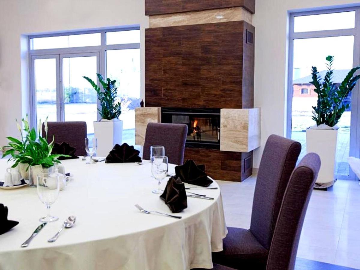 Hotel Feniks Gniezno Exterior photo